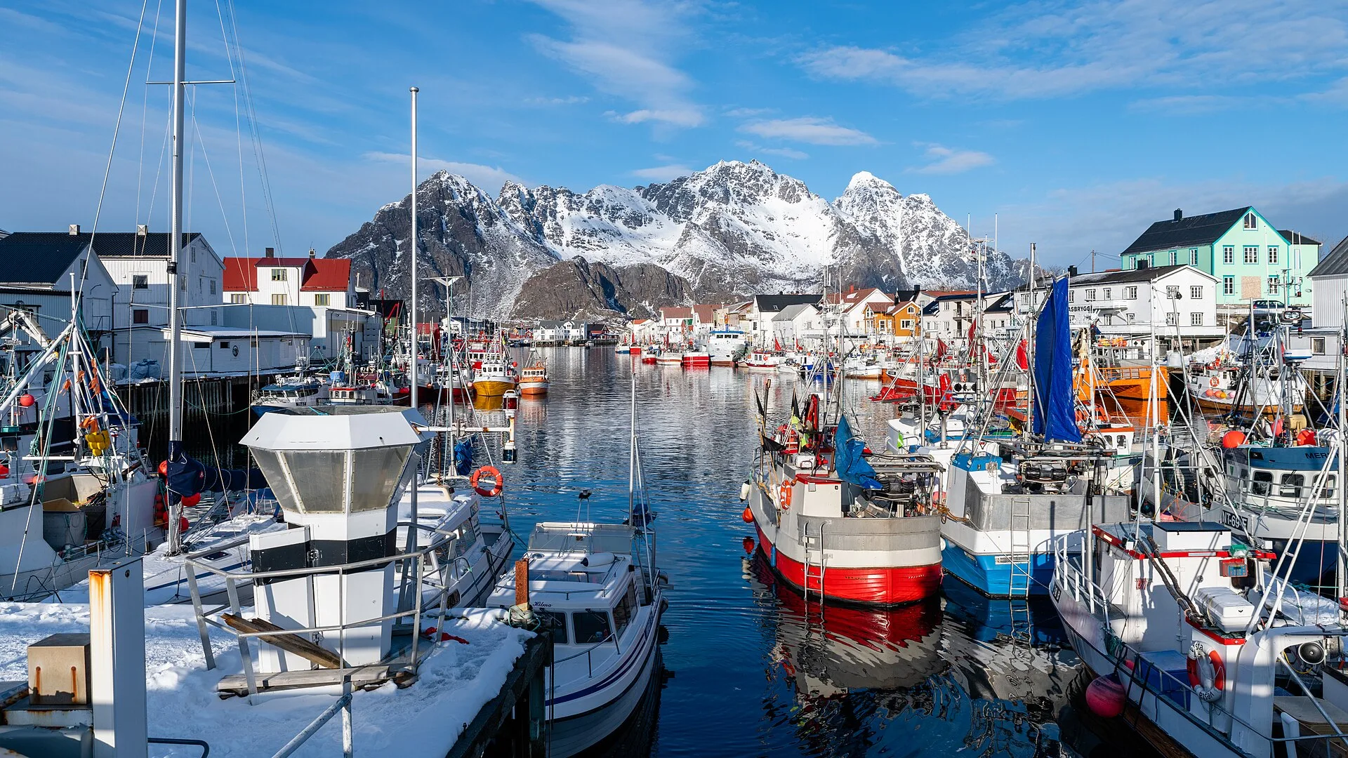 Områdebilde fra Henningsvær havn; ikke bilde av Fiskekrogen