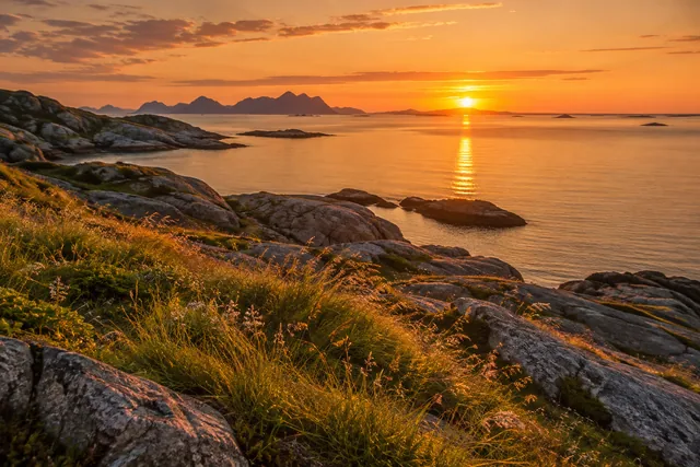 KI-Illustration: Mitternachtssonne auf den Lofoten – wann, wo und wie