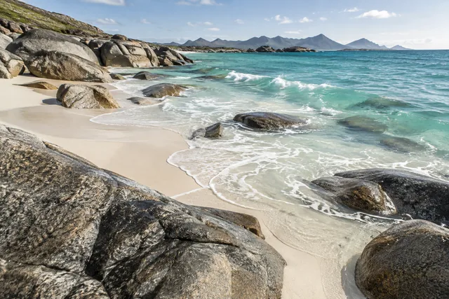 KI-illustrasjon: Velg riktig strand i Lofoten
