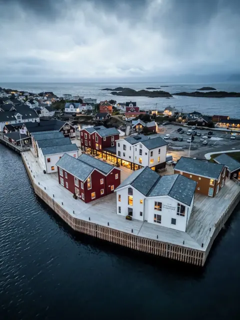 Henningsvær Bryggehotell · anleggsfoto