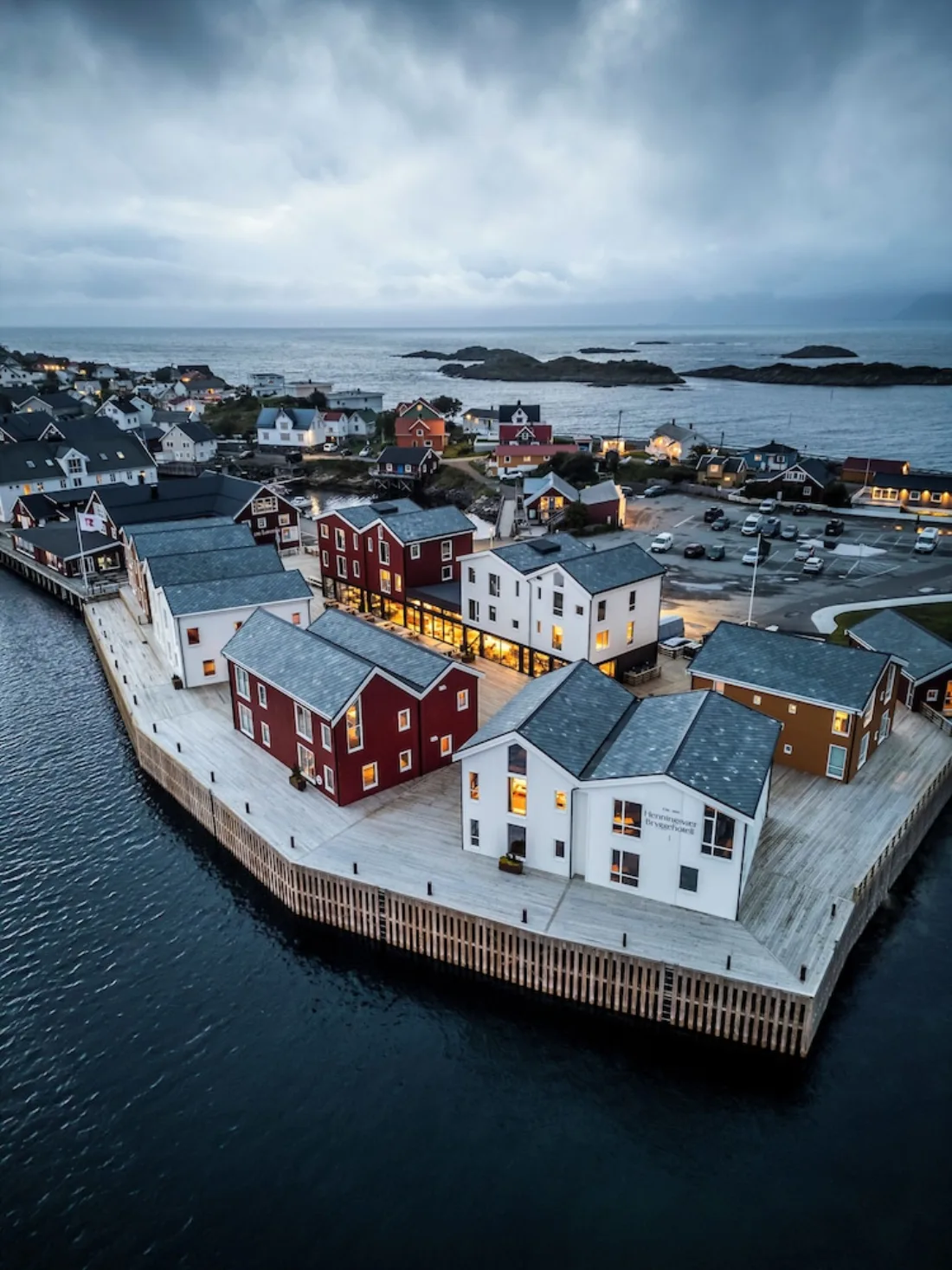 Henningsvær Bryggehotell – bilde 1 av 5