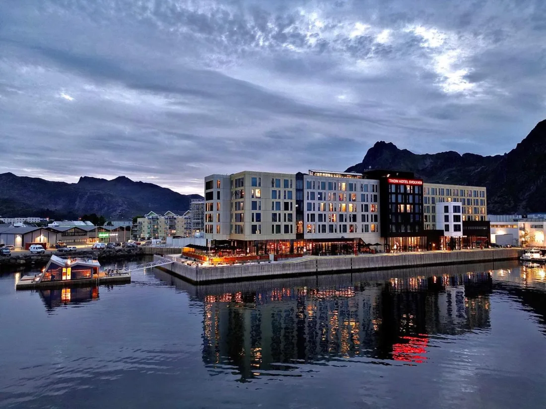 Bilde fra vertseiendommen Thon Hotel Svolvær, der Brasseriet holder til; ikke dokumentert restaurantfoto